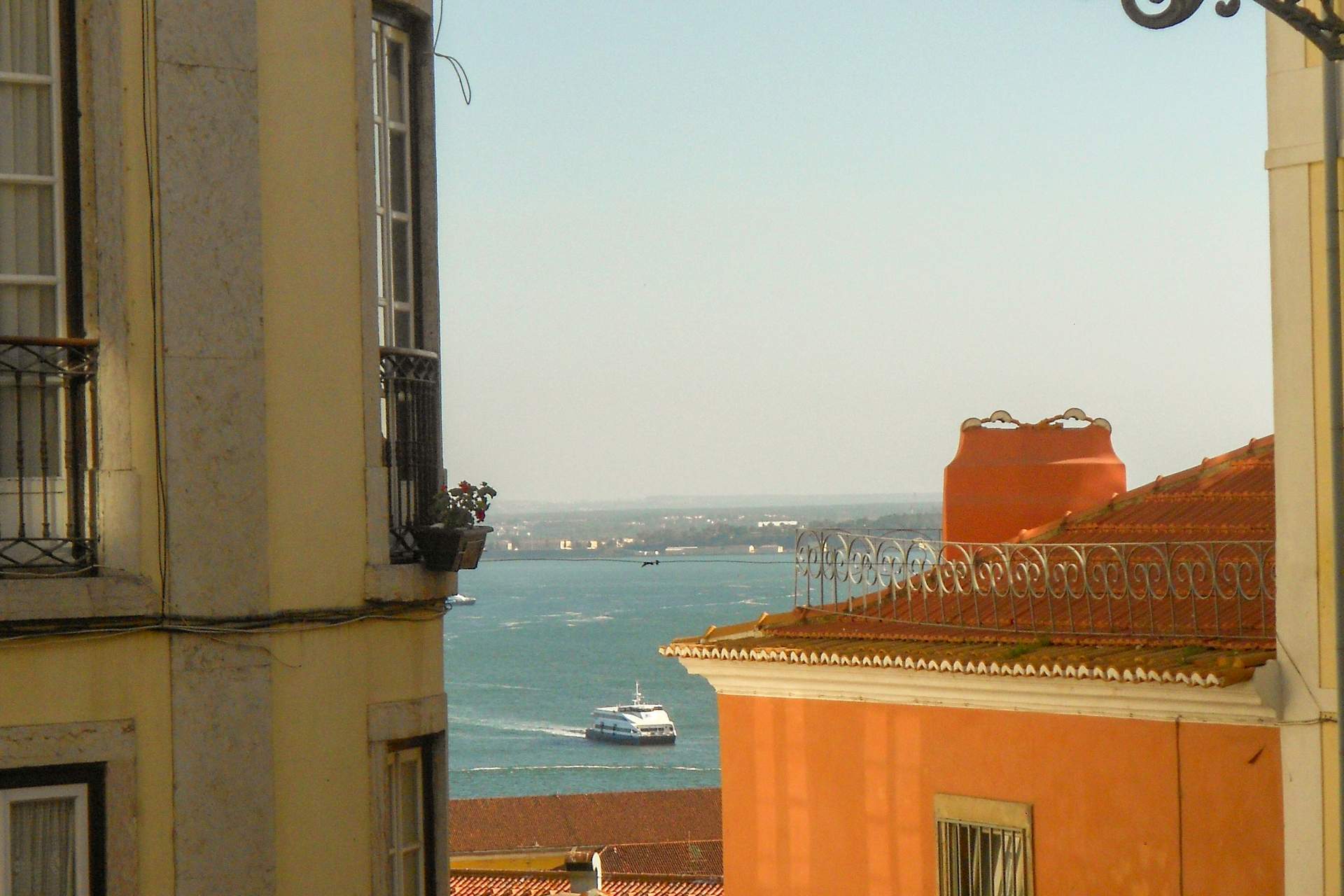 Portugal Golden Visa for Canadian investors editorial image 2